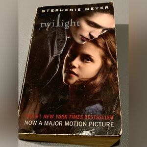Twilight by Stephenie Meyer - Black and Brown Cover